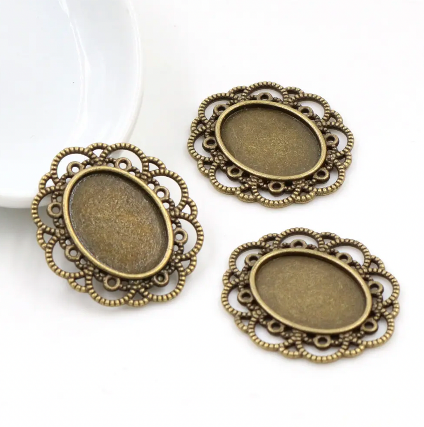 AP27 - Pack of 4 - Motif Style Pendent Base - ClartStudios - Polymer clay Jewellery