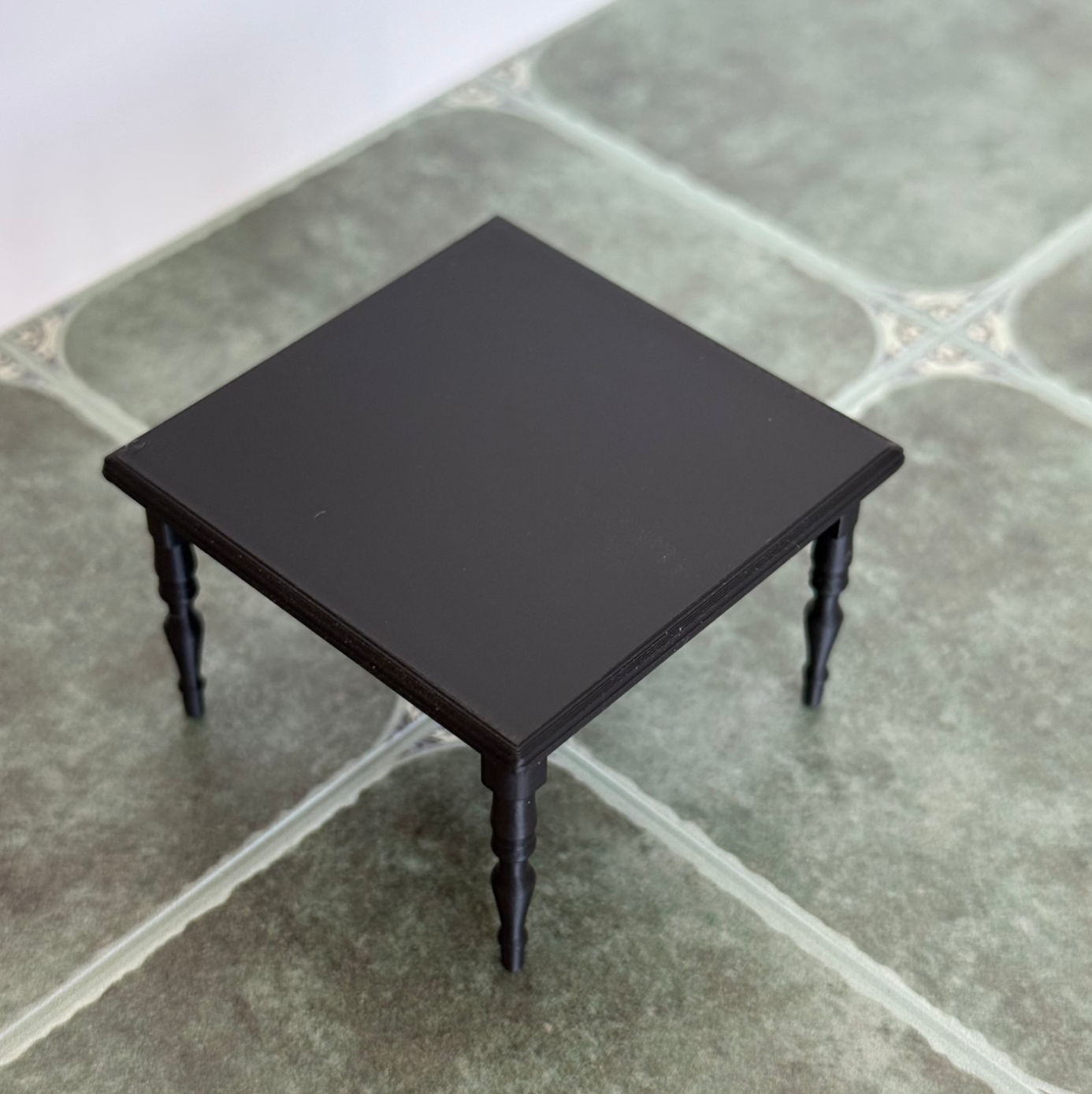 Classic Scalable Miniature Table – Turned Legs - M003