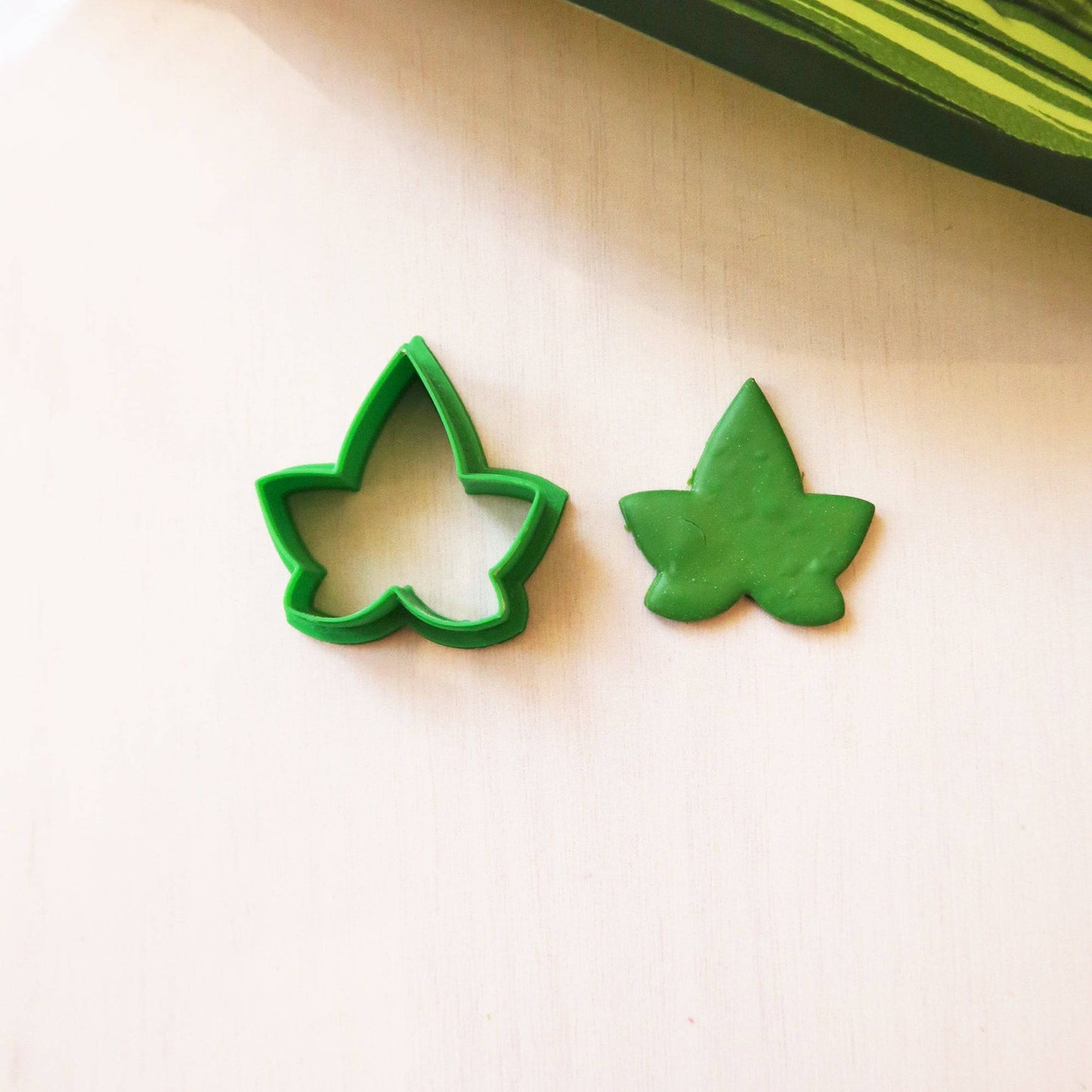 Ivy Leaf - ClartStudios - Polymer clay Jewellery