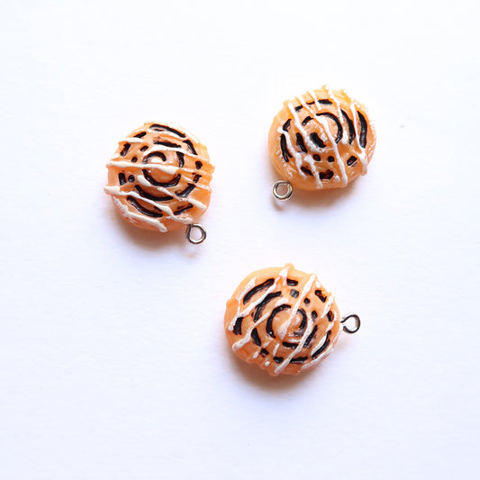 Cinnamon Bun - ClartStudios - Polymer clay Jewellery