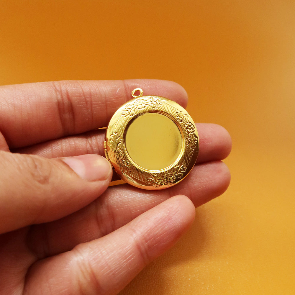 Circle Gold Locket - ClartStudios - Polymer clay Jewellery
