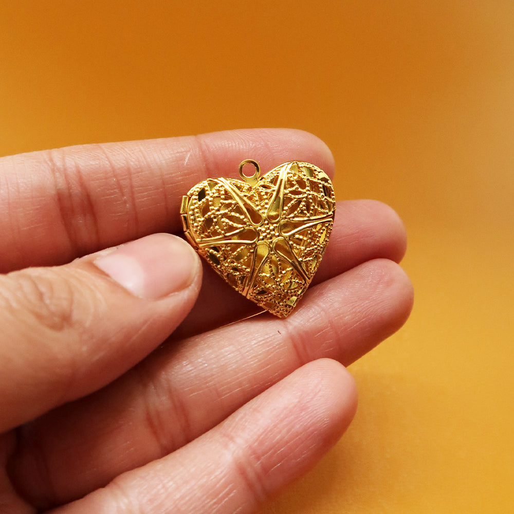 Heart Golden Locket - ClartStudios - Polymer clay Jewellery