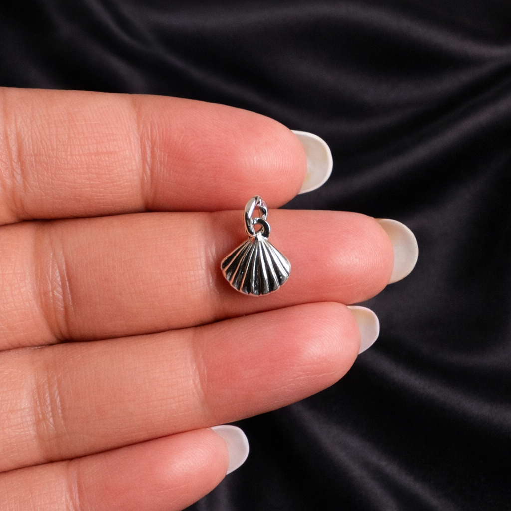 BTF67 - Little Shell 18k Gold Plated Brass Pendant (Anti Tarnish) (1pc) - ClartStudios - Polymer clay Jewellery