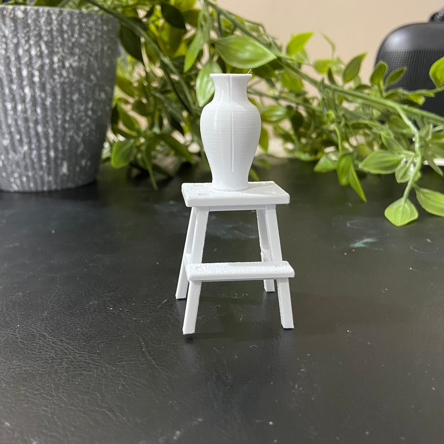 Outdoor Stool and Pot - Dollhouse  - M023