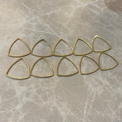 B22- Pack of 10 pcs | Rounded Triangle Stainless Steel Anti Tarnish - ClartStudios - Polymer clay Jewellery