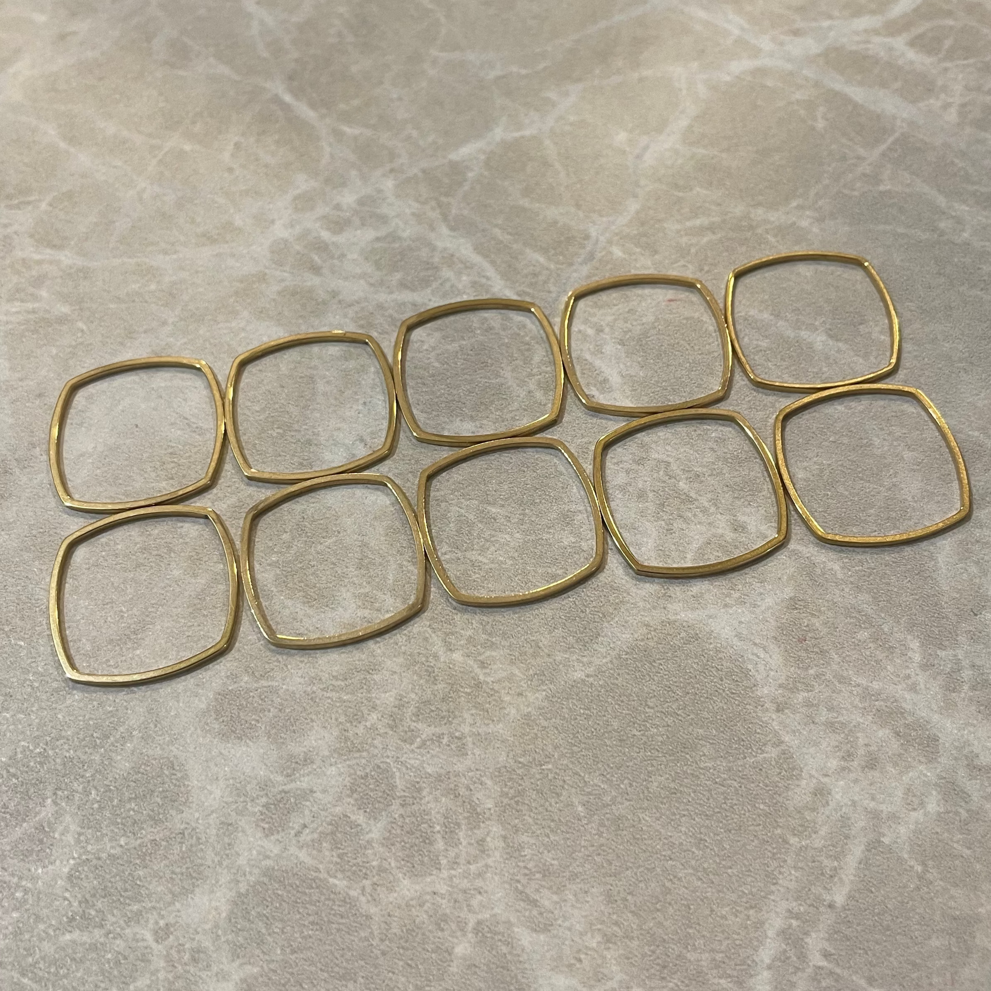 B21 - Pack of 10 pcs | Rounded Square Stainless Steel Anti Tarnish - ClartStudios - Polymer clay Jewellery