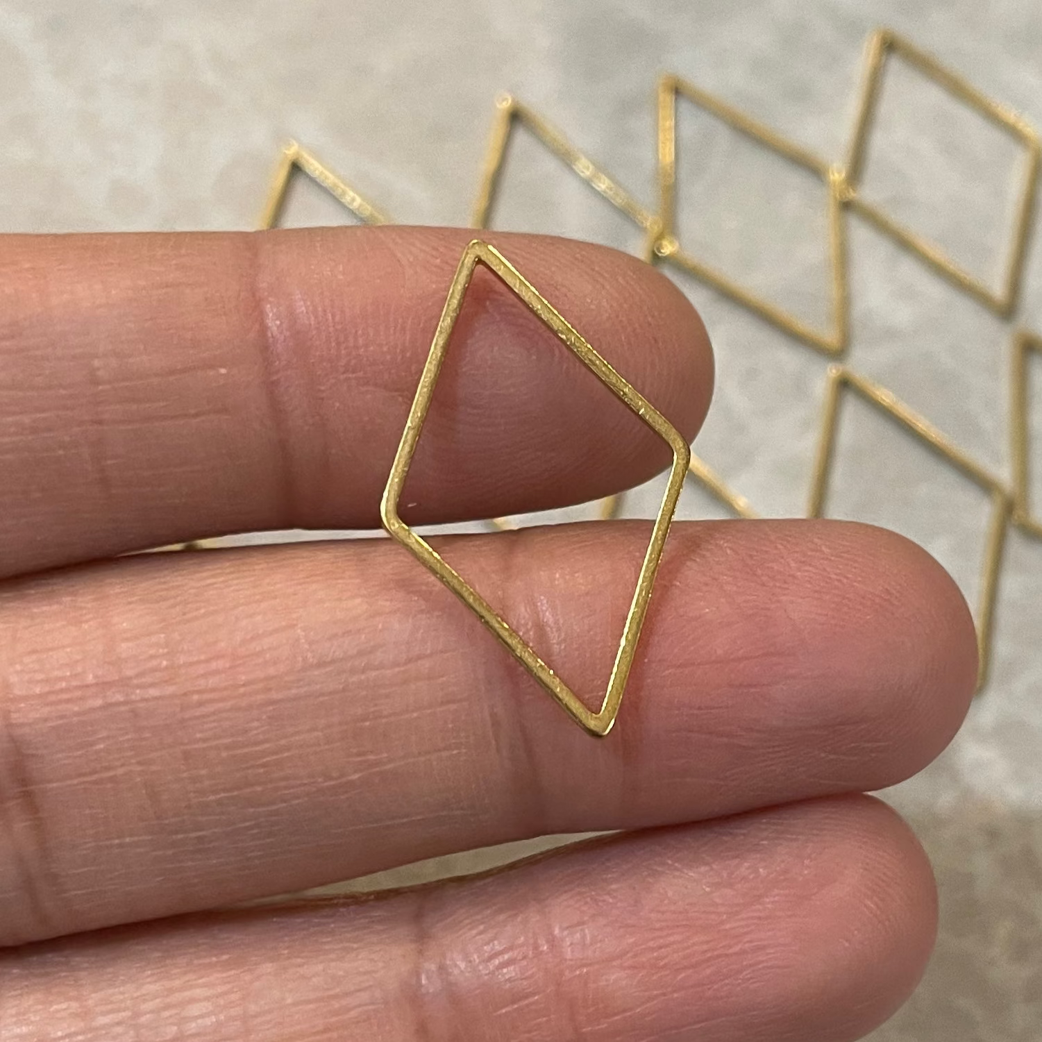 B19 - Pack of 10 pcs | Rhombus Stainless Steel Anti Tarnish - ClartStudios - Polymer clay Jewellery