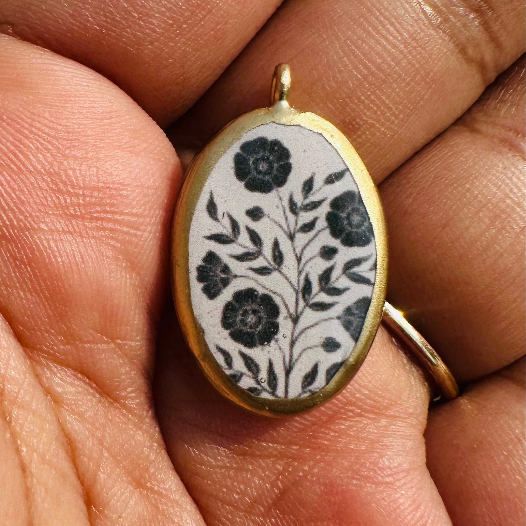 PO6-   Black and White Flowers- Cold Porcelain Charms Pendant (Dispatch in 7-9 Days) - ClartStudios - Polymer clay Jewellery