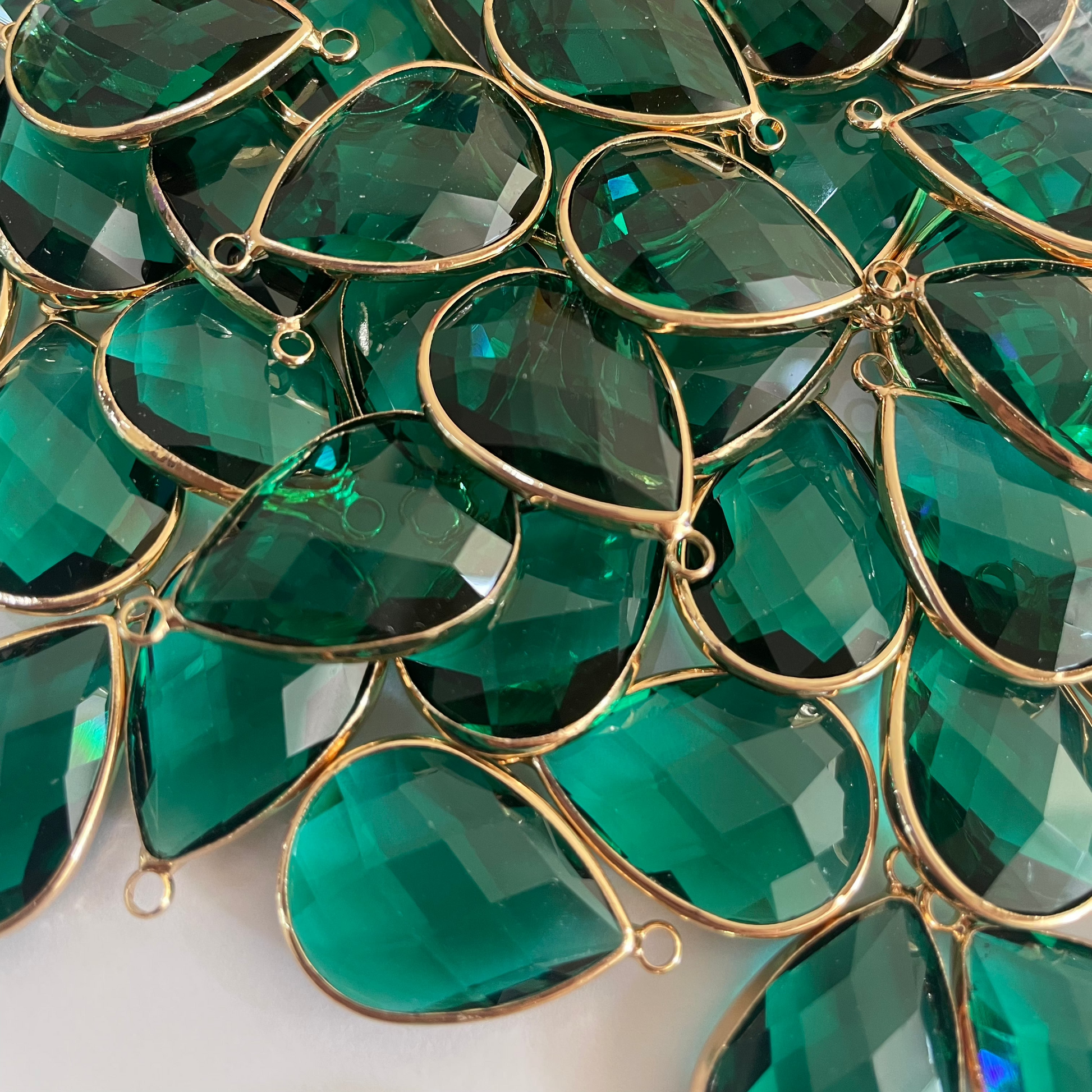 GC09- Emerald Drop Glass Crystal (1pc) - ClartStudios - Polymer clay Jewellery