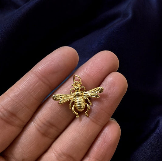BTF60 - Bee 18k Gold Plated Brass Pendant (Anti Tarnish) (1pc) - ClartStudios - Polymer clay Jewellery