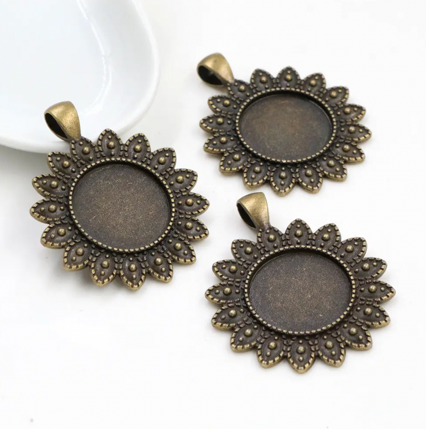 AP23 - Pack of 2 - Daisy Style Pendent Base - ClartStudios - Polymer clay Jewellery