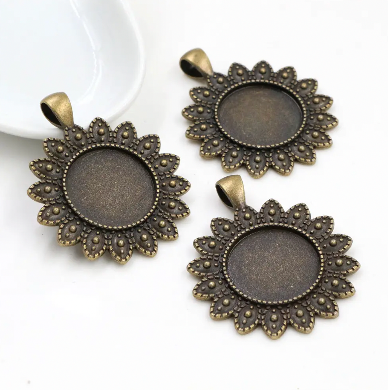 AP23 - Pack of 2 - Daisy Style Pendent Base - ClartStudios - Polymer clay Jewellery