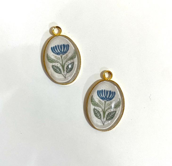 GN026 - Pack of 2pcs - Vintage Flower Boho - Glass Pendants with Metal Base - ClartStudios - Polymer clay Jewellery