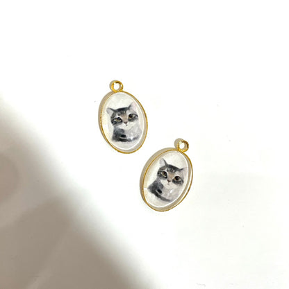 GN022 - Pack of 2pcs - Cute Cat - Glass Pendants with Metal Base - ClartStudios - Polymer clay Jewellery