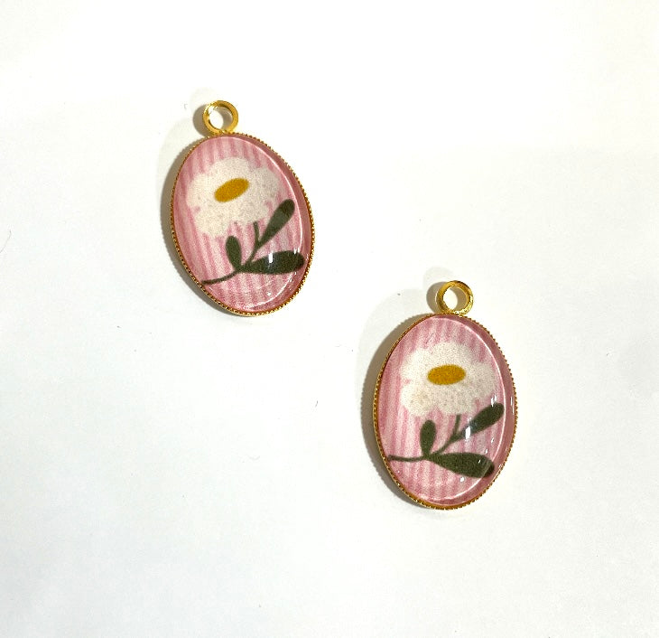 GN020 - Pack of 2pcs - White Flower - Glass Pendants with Metal Base