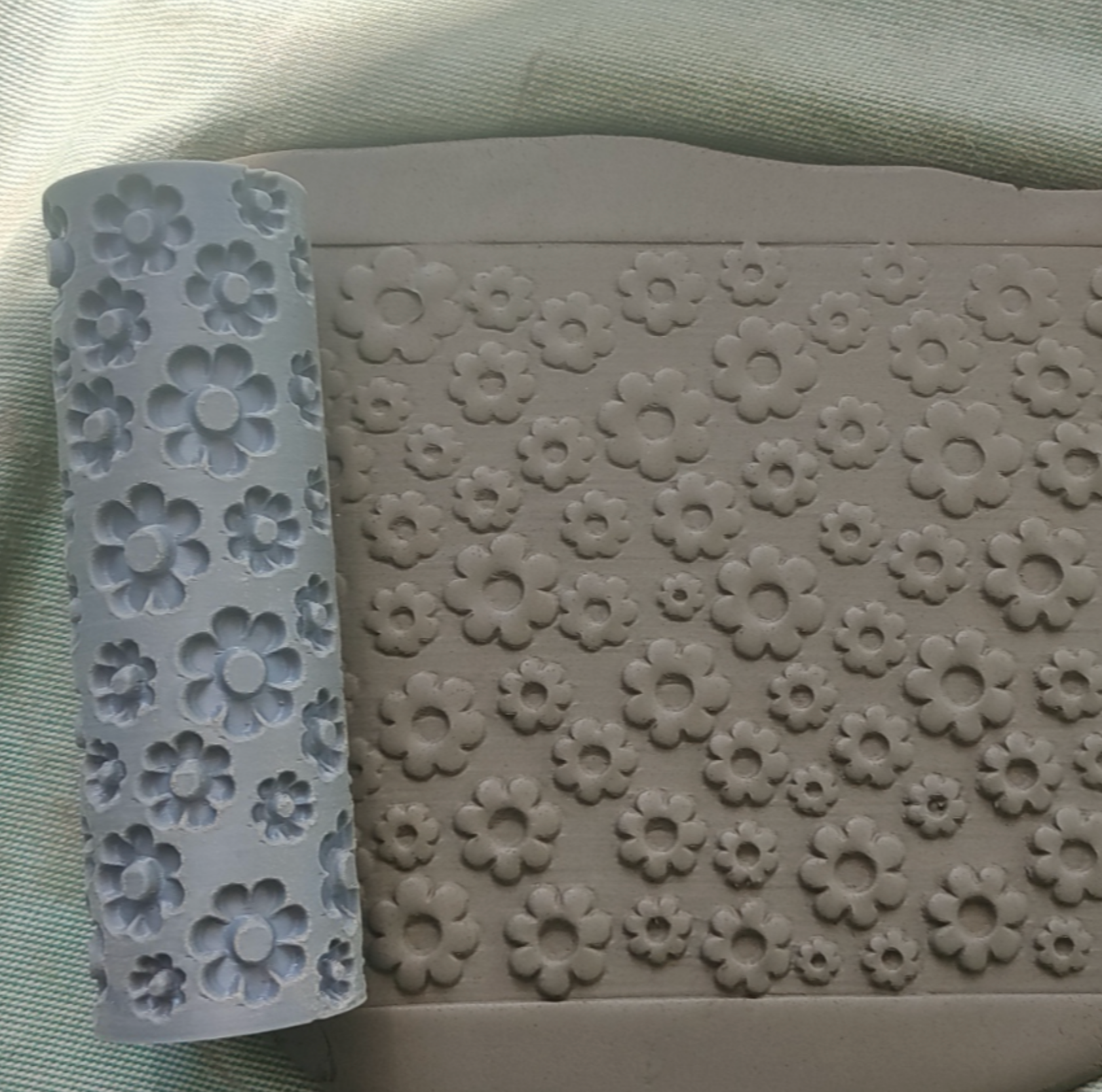 CC24 - Pop Flower texture Roller - Specially made for Pottery and Ceramics - ClartStudios - Polymer clay Jewellery