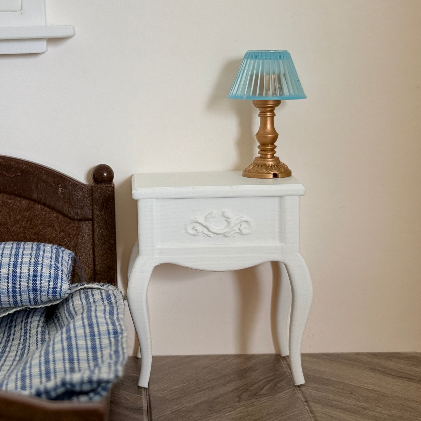 Curve Leg Bedside Table for Dollhouse Miniature - M002