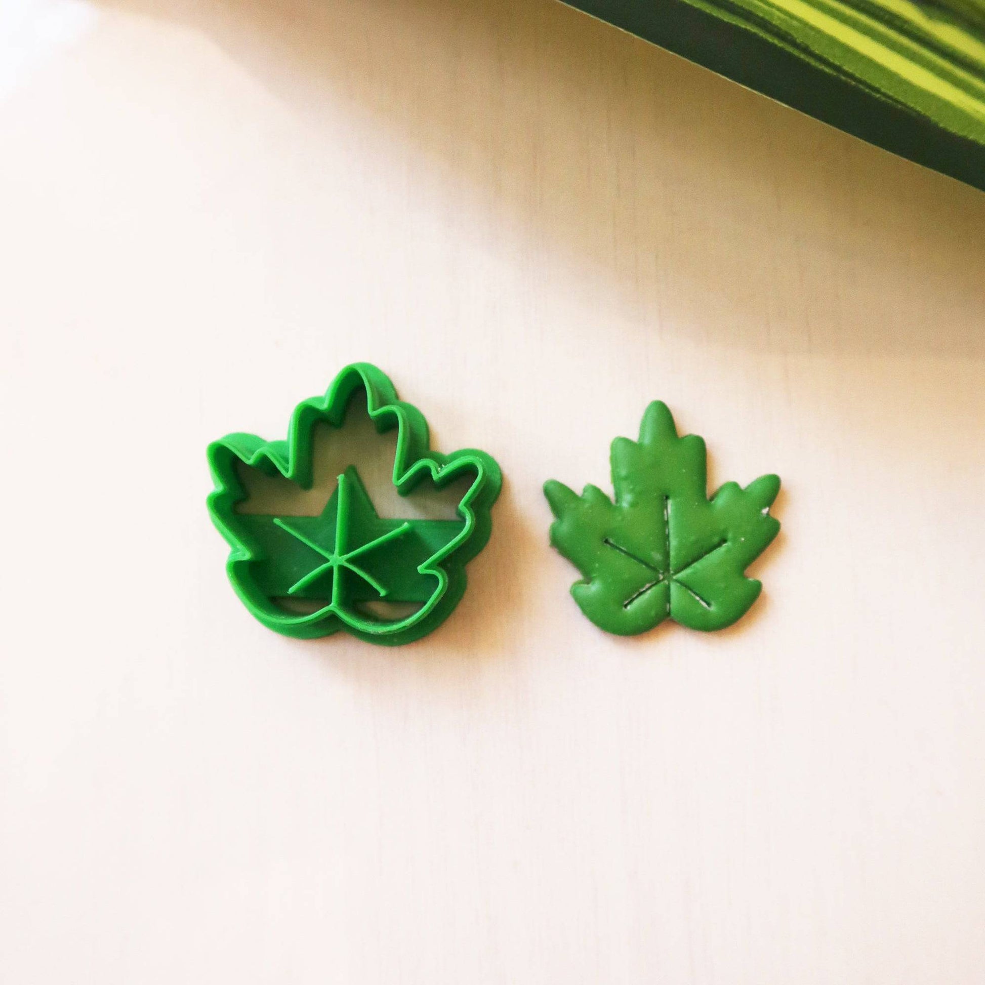 Maple Leaf - ClartStudios - Polymer clay Jewellery