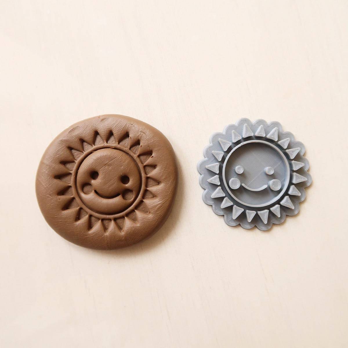 Sun Smiley - ClartStudios - Polymer clay Jewellery