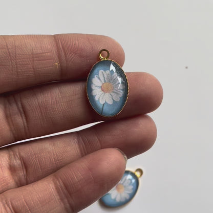 GN02 - Pack of 2pcs - Daisy With Blue Background - Glass Pendants with Metal Base